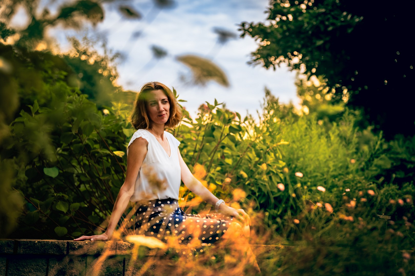 Femme photographiée dans un environnement naturel à Lyon pour un portrait lifestyle