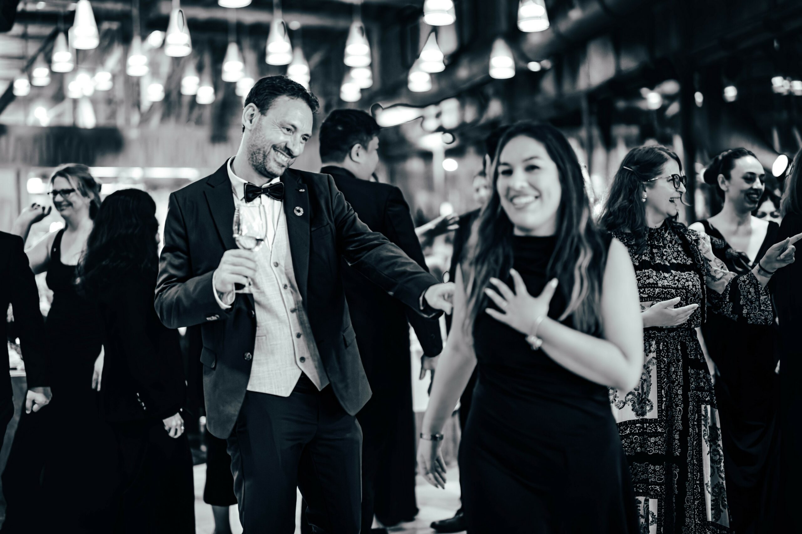 Participants souriants et s'amusant lors d’un afterwork